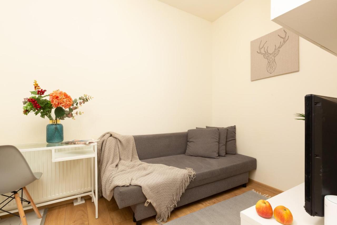Micro Apartment Miaczynska By Noclegi Renters 华沙 外观 照片